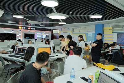 信息工程技術(shù)學(xué)院校企聯(lián)合開展專業(yè)實訓(xùn)，推動教育科技技術(shù)開發(fā)